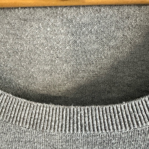 Banana Republic Gray Sweater 3/4 sleeve,with Button Detail on shoulders Sz M - Picture 5 of 10